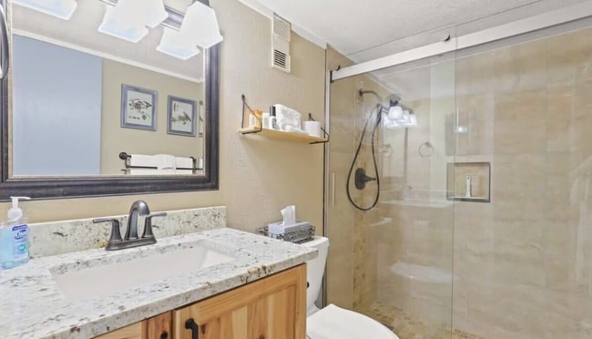 Building Photo - "Charming 2-Bed Retreat at Treehouse Condo...