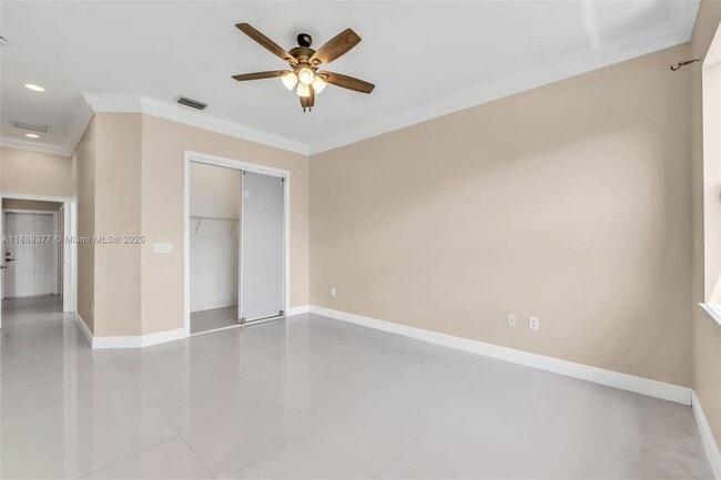 Building Photo - 2014 NE 4th Ct