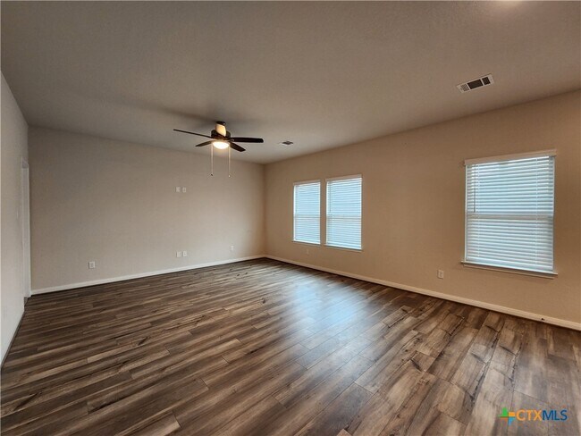 Building Photo - 1225 Ella Xing