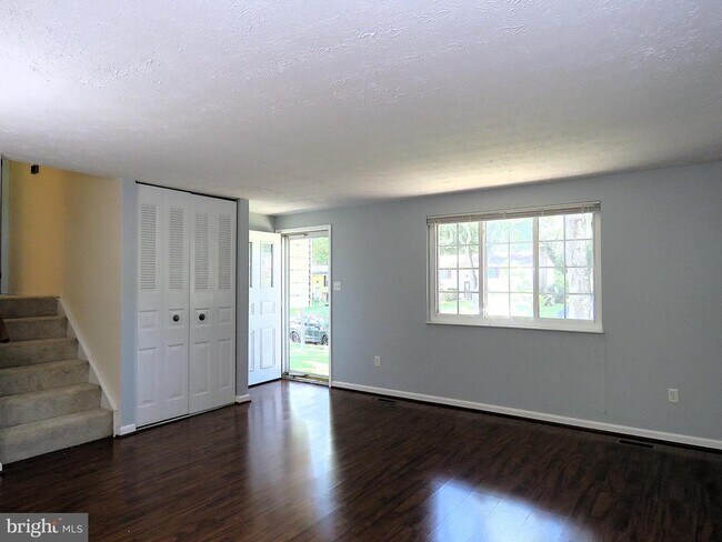 Building Photo - 7125 Vantage Dr