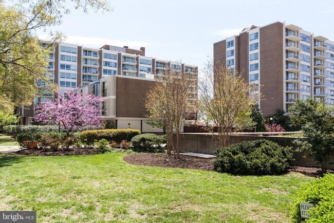 Building Photo - 1301 Delaware Ave SW