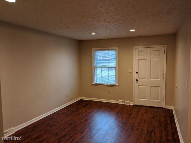 Building Photo - 429 Whispering Hills Dr