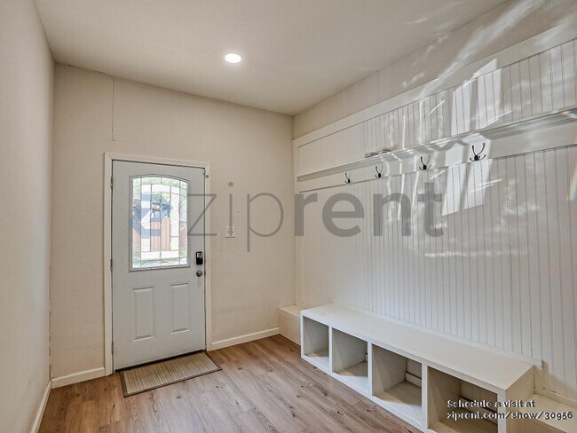 Building Photo - 8826 Bruton Rd