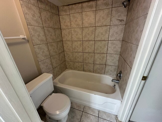 Building Photo - 1705 Port Oak Pl