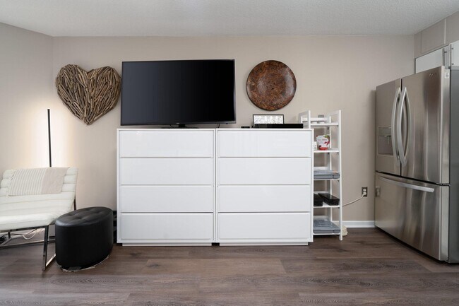 Building Photo - 2111 Wisconsin Ave NW