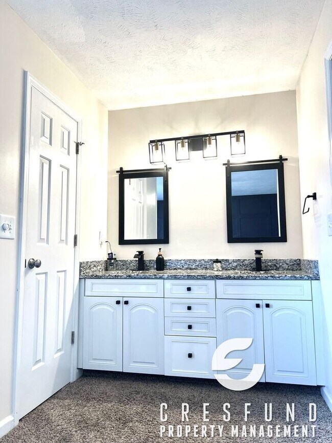 Building Photo - 4BR Coming Soon (May 15th or sooner)