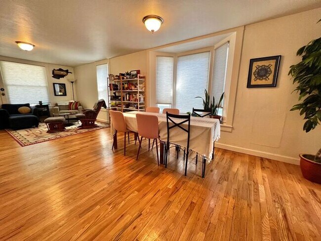 Building Photo - Update 4 Bed 2 Bath House in Old Town! Ava...