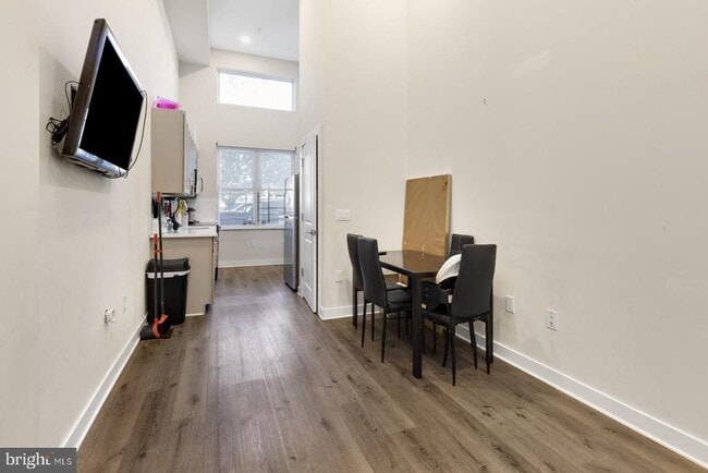 Building Photo - 19 S 44th St