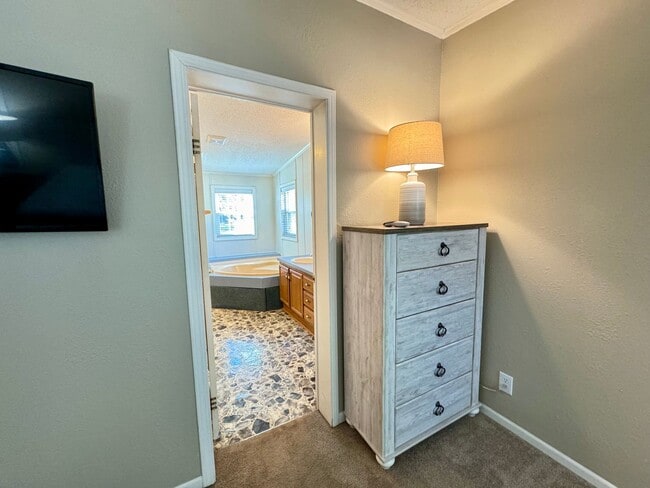 Building Photo - FULLY FURNISHED, ALL INCLUSIVE, LAKE ACCESS BEAUTY FOR RENT