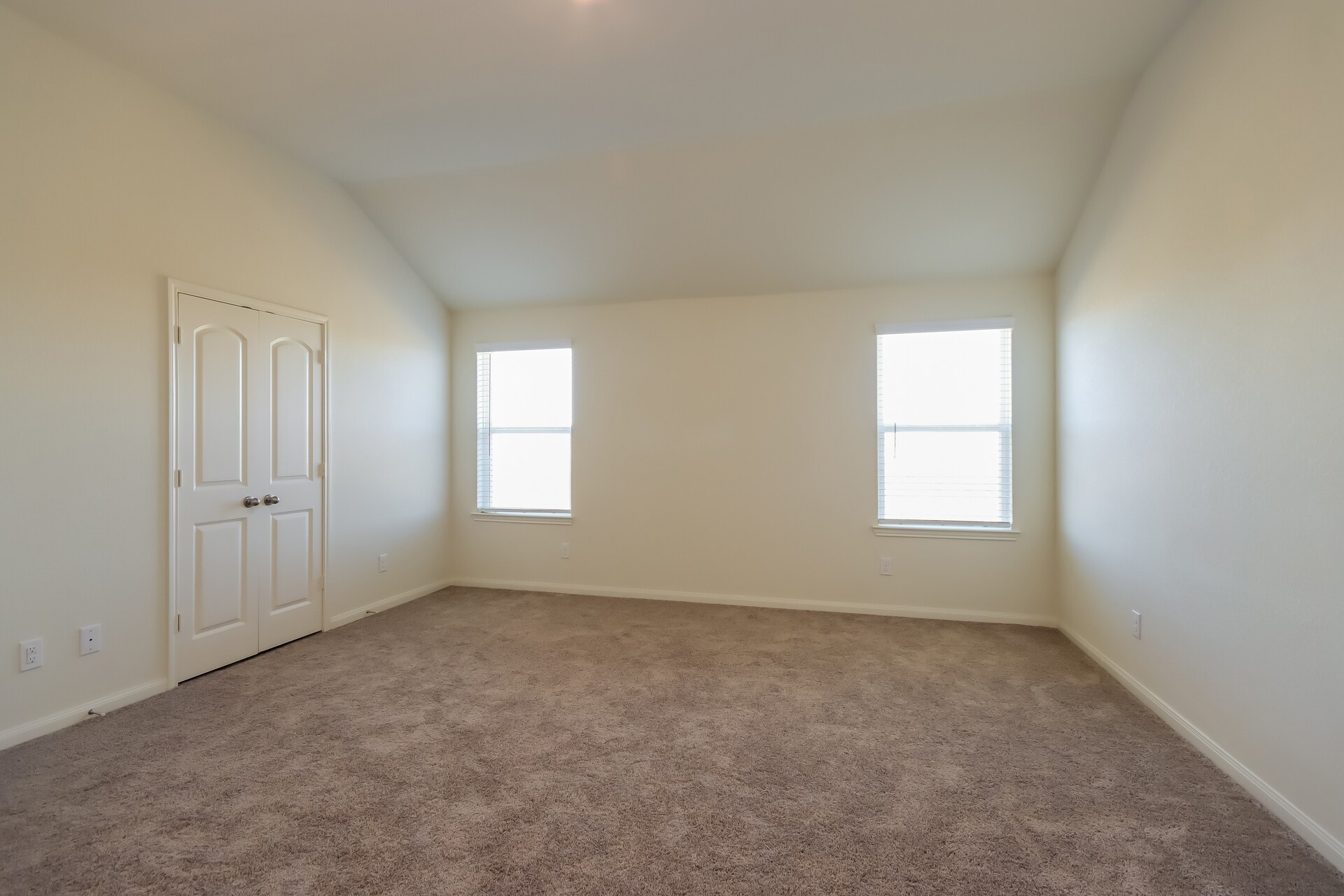 Building Photo - 5902 Sapphire Lagoon Rd