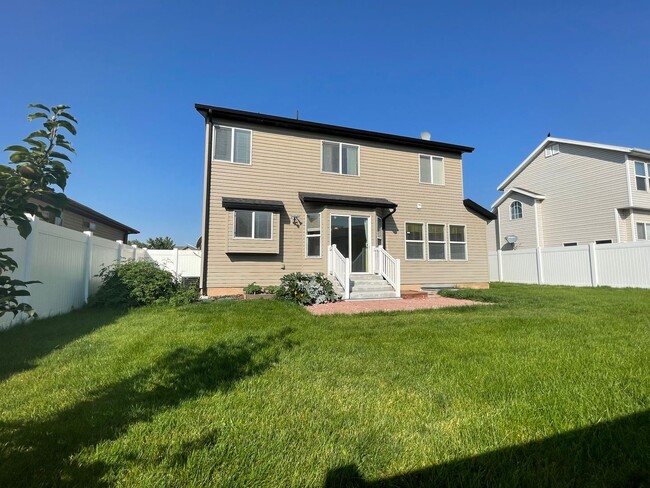 Building Photo - Beautiful Single Family Home Available Soon!