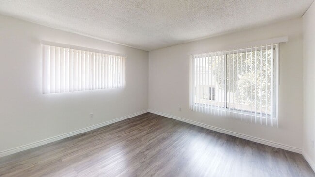 Building Photo - 14621 Del Amo Ave