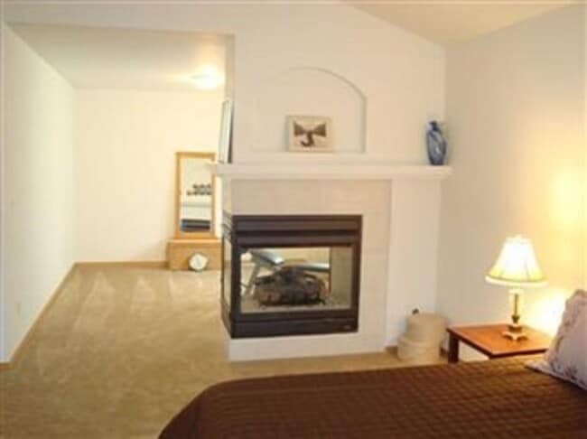 Building Photo - Beautiful home on corner lot!