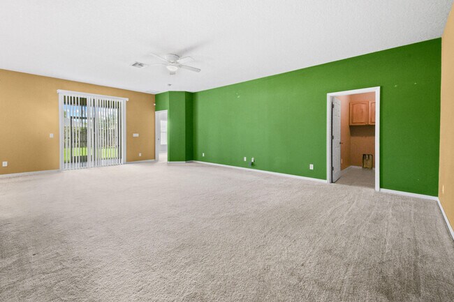 Building Photo - 6221 NW Hacienda Ln