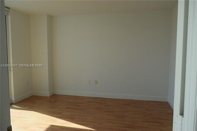 Building Photo - 1800 N Bayshore Dr