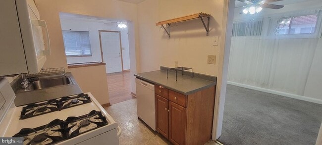 Building Photo - 6518 Belle Vista Ave