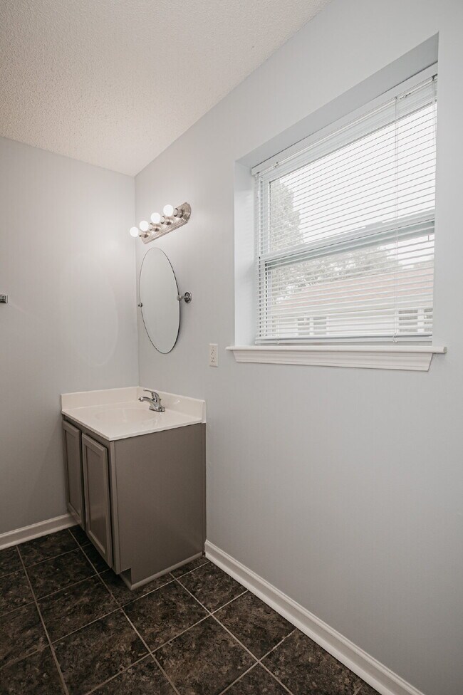 Building Photo - Charming 3 bed, 2 bath Mt. Pleasant Rental