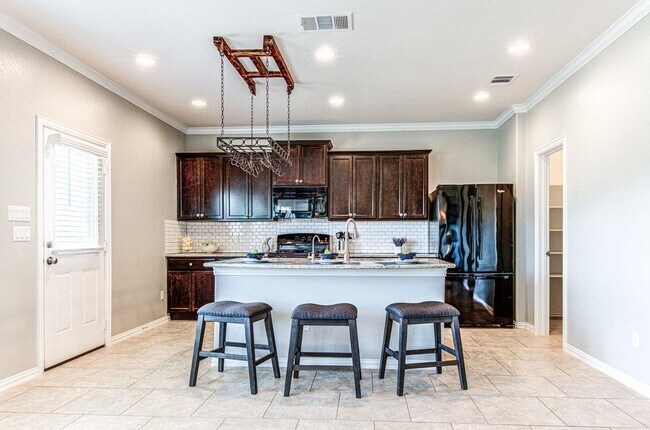 Building Photo - 508 Nogales Ln