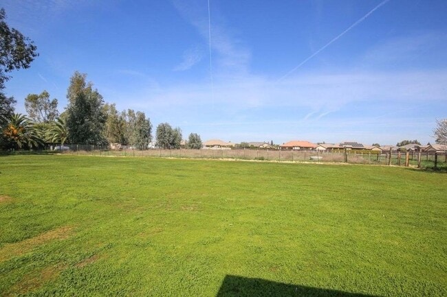 Building Photo - Clovis Ranch style 4 bedroom with Pool on ...