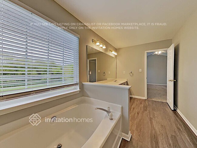 Building Photo - 8006 Glamorgan Ln