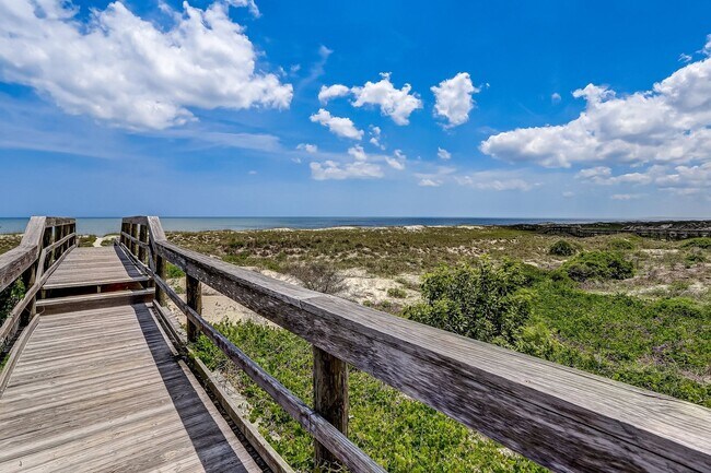 Building Photo - Townhome  in The Enclave at Summer Beach