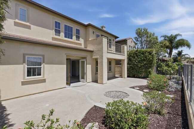 Building Photo - 40 Paseo Lerida