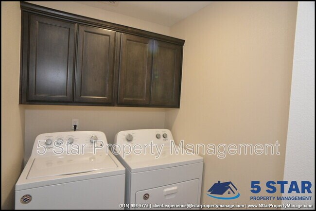 Building Photo - 806 TS Daniel Cadena Dr