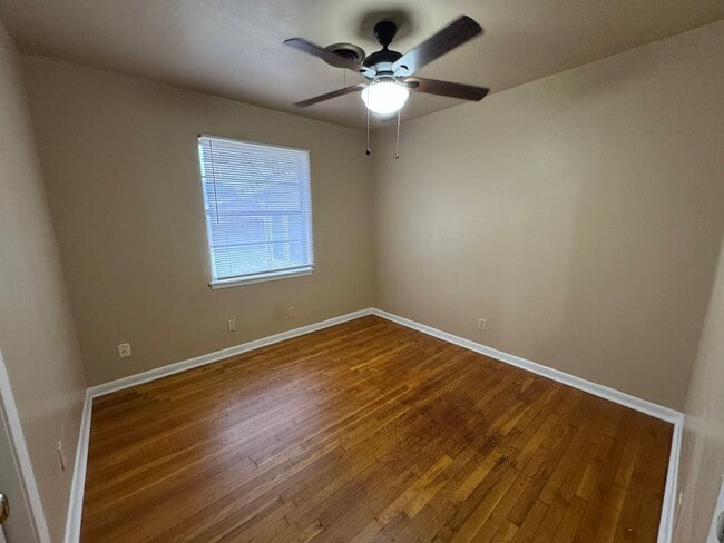 Building Photo - 2318 Mary Ln