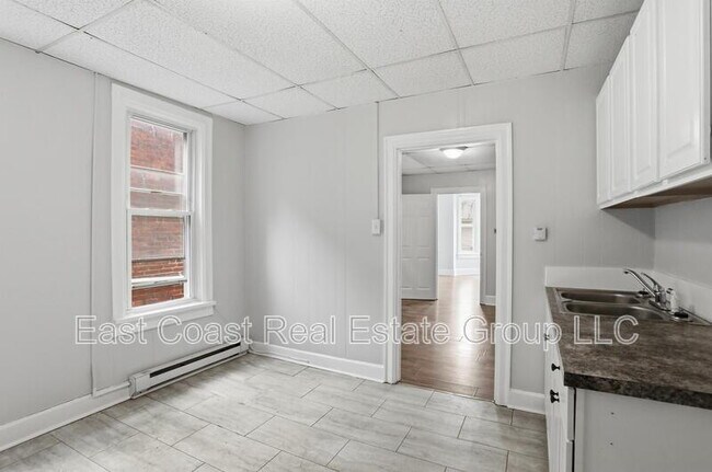 Building Photo - Charming 2-Bedroom Apartment Near Downtown Hagerstown