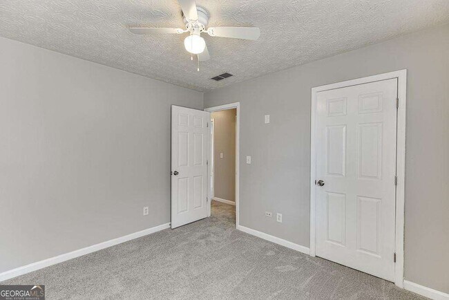 Building Photo - 678 Clairidge Elm Trail SW