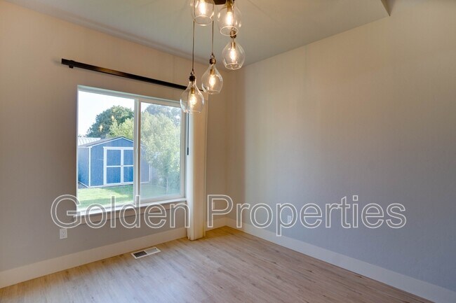Building Photo - 1270 Tamarindo Ln