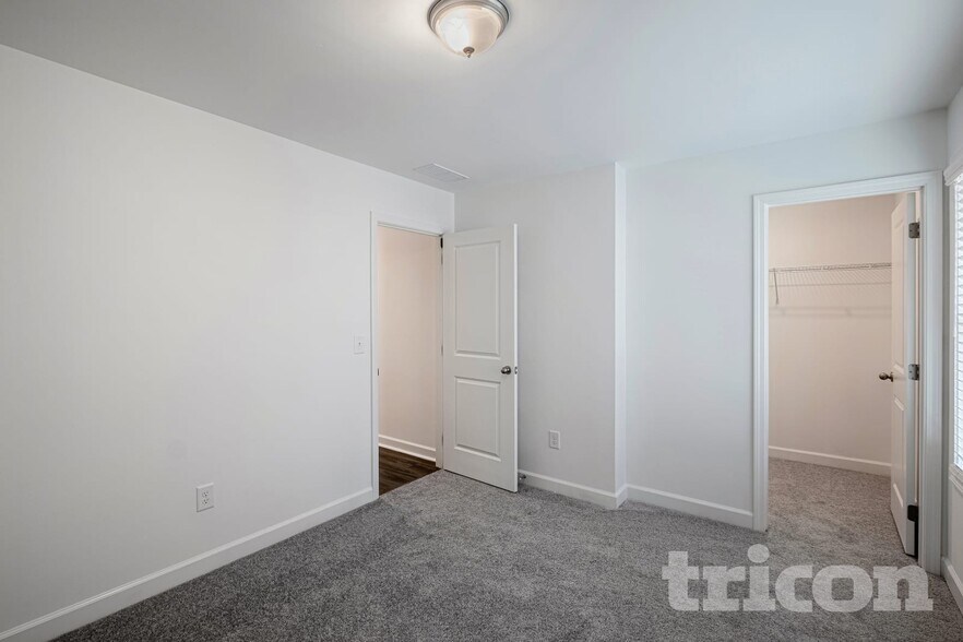 Building Photo - 161 E Rdg Wy