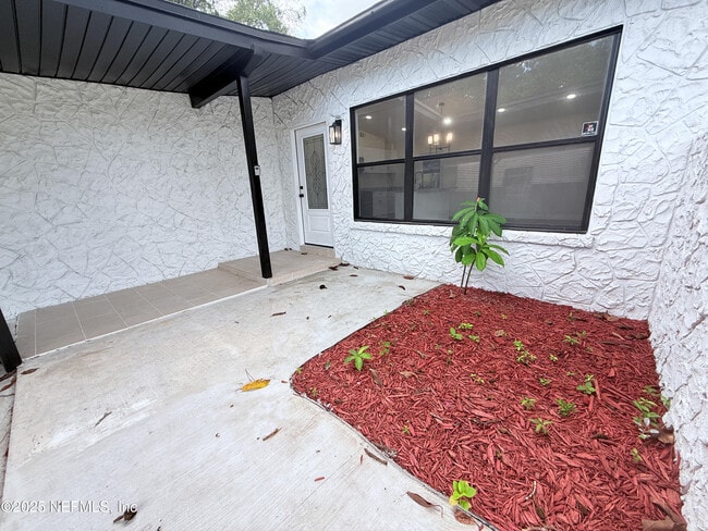Building Photo - 1851 Louvre Dr