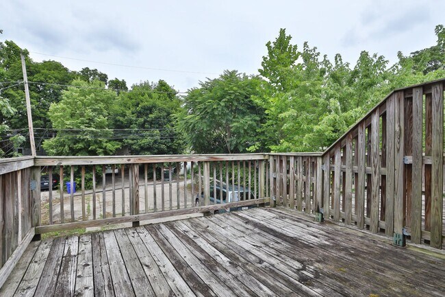 Building Photo - 4 Bedroom North Campus Newly Remodeled House with 2 Decks and Patio