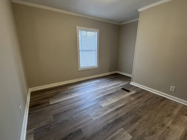 Building Photo - 38 White Oak Village