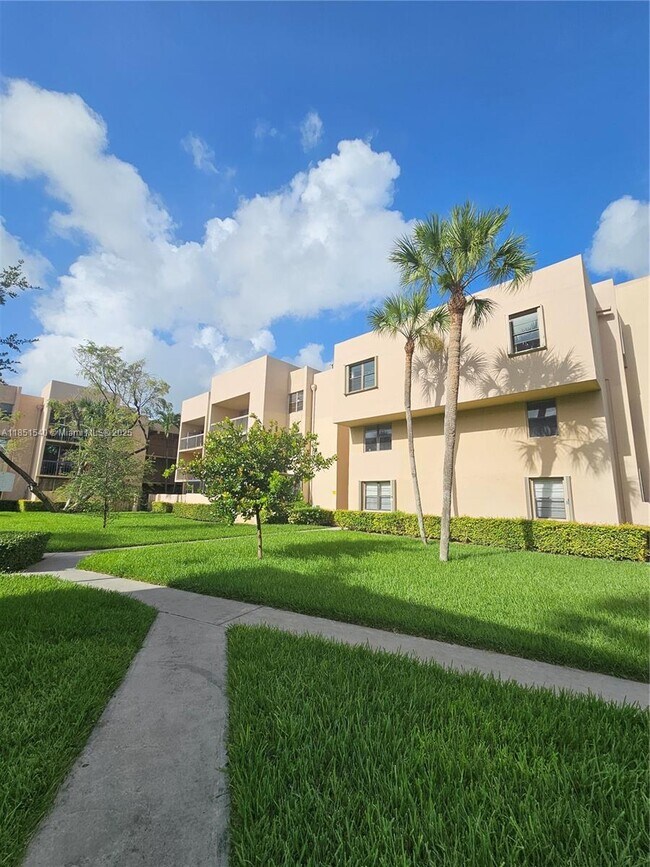 Building Photo - 10425 SW 112th Ave