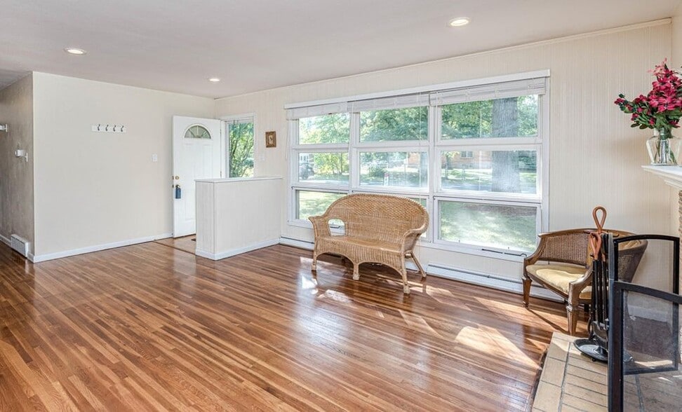 Building Photo - 322 Crown Point