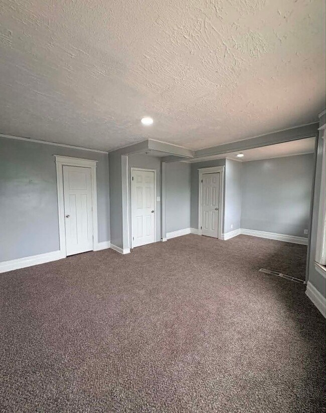 Building Photo - 668 Pingree St