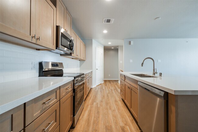 Building Photo - 211 Pk Pl Cir