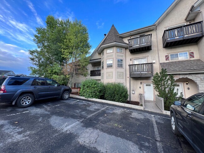 Building Photo - 350 N Fairway Dr