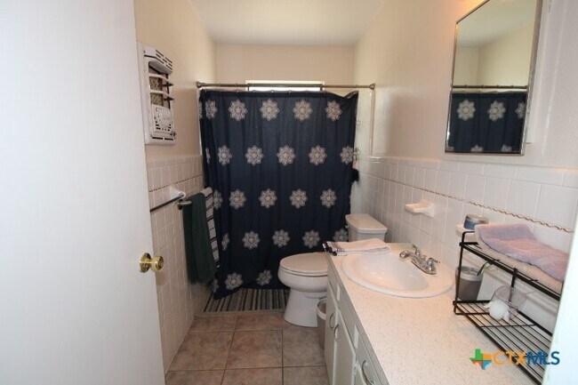 Building Photo - 2706 Live Oak Dr