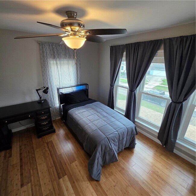 Building Photo - 149 Adam St