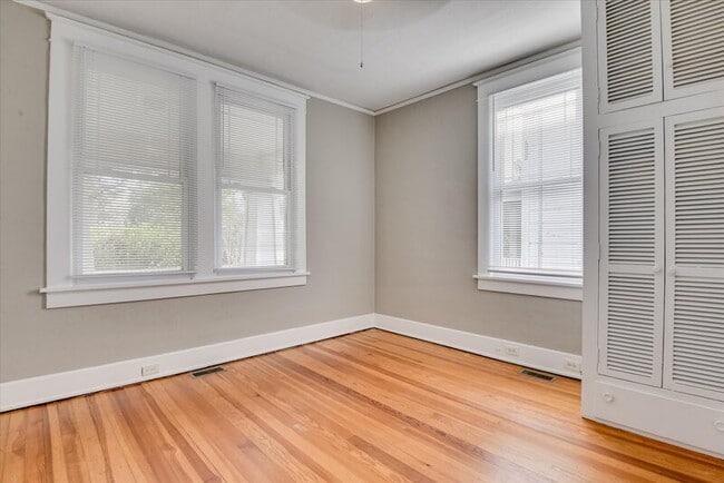 Building Photo - 933 Russell St