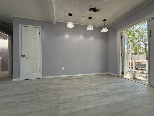 Building Photo - 5736 Shipp Dr