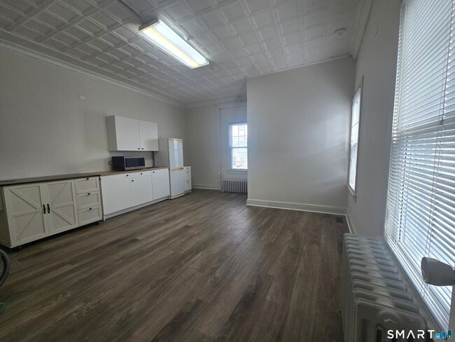 Building Photo - 49 Woodside St