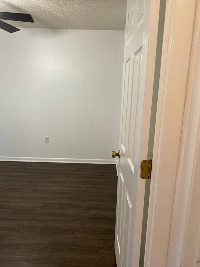 Building Photo - 5344 Elwood Rd