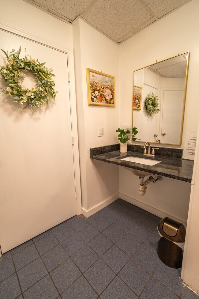 Building Photo - 376 Washington St