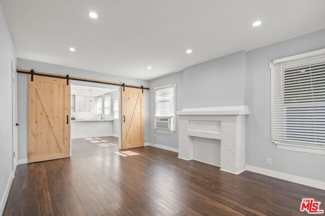 Building Photo - 1754 N La Brea Ave