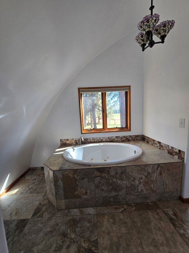 Building Photo - Live in Beautiful Tollgate and Minutes fro...