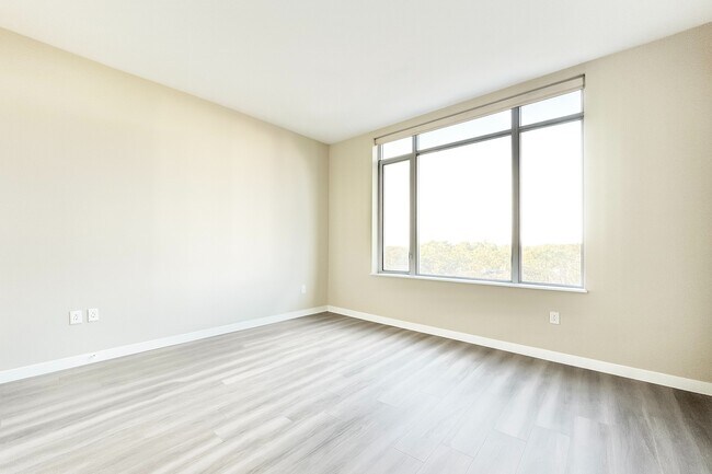 Building Photo - 1524 Sheepshead Bay Rd